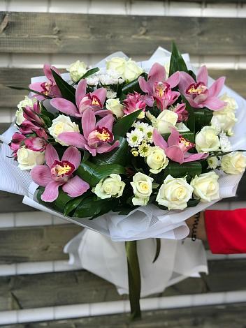 Букет цветов из: Розы и Хризантемы в Мамхегском