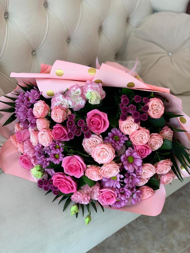 Букет цветов из: Хризантемы, Розы и Лизиантусы в Мамхегском