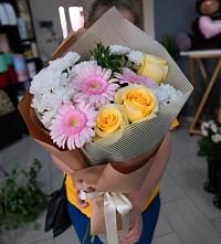 Букет цветов из:  Герберы, Розы и Хризантемы в Мамхегском