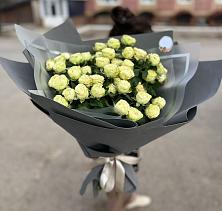 Букет Белые кустовые розы Солинеро в Мамхегском