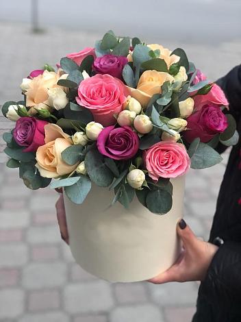 Цветочная композиция из Розы в шляпной коробке в Мамхегском