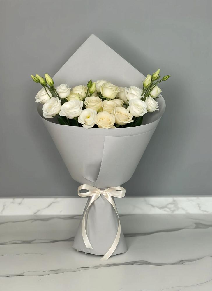 Букет цветов из: Розы и Лизиантусы в Мамхегском