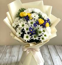 Букет цветов из:  Ирисы, Хризантемы и Розы в Мамхегском