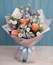 Букет цветов из:  Лизиантусы, Розы, Альстромерии и Гипсофила в Мамхегском