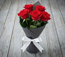 Букет 5 Красных роз Эдлесс Лав в Мамхегском