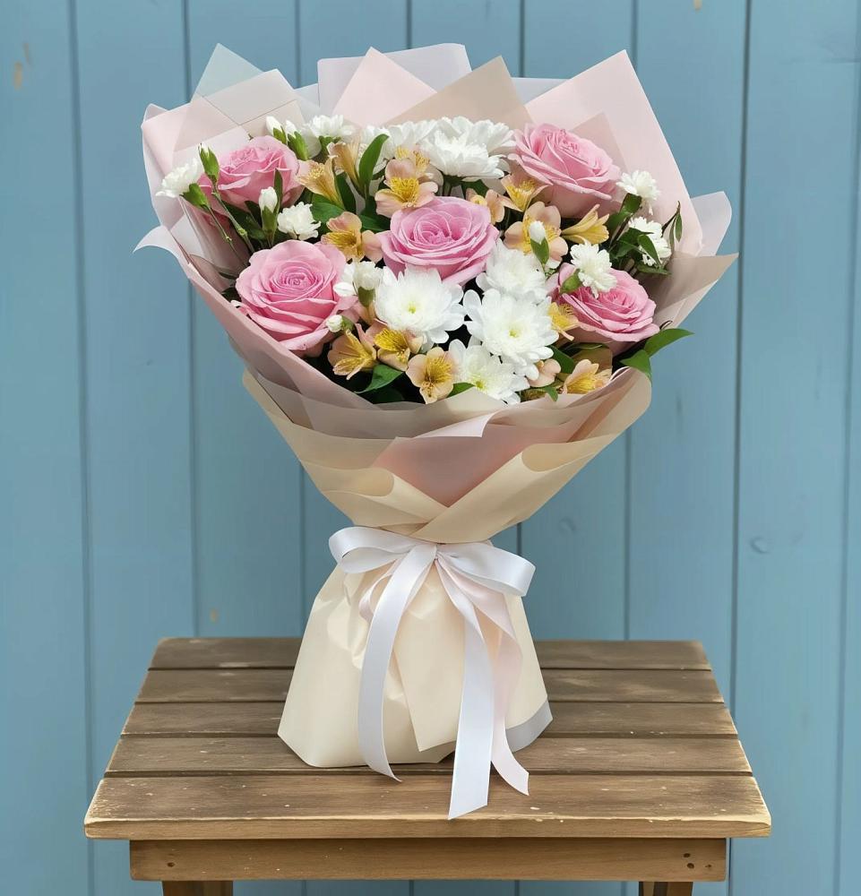 Букет цветов из: Гвоздики, Орхидеи и Розы в Мамхегском