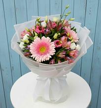 Букет цветов из:  Герберы, Альстромерии и Лизиантусы в Мамхегском