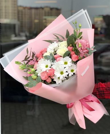 Букет цветов из: Розы, Лизиантусы и Хризантемы в Мамхегском